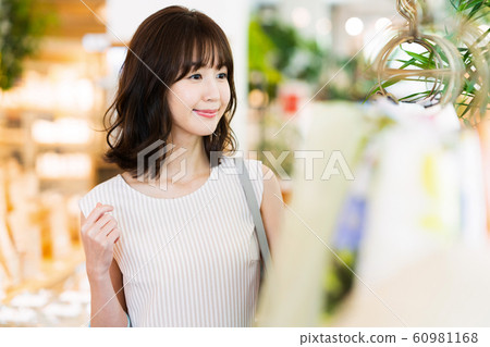 Ladies Shopping Shopping Cute Lifestyle Casual Ladies Shopping Shopping Cute Lifestyle Casual 60981168