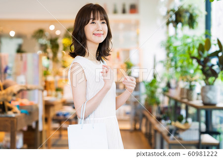 女士們購物購物可愛生活方式休閒 60981222