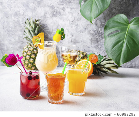 Set of different summer cocktails 60982292