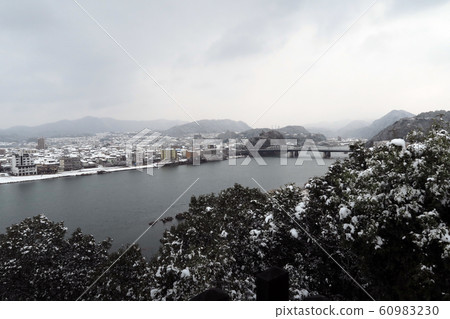 雪景雪景犬山城下的雪景犬山城下的冬景降雪景 雪景雪景犬山城下的雪景犬山城下的冬景降雪景 60983230