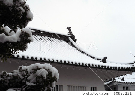雪景雪景犬山城雪景犬山城冬景降雪景 60983231