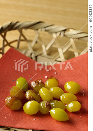 Deep-fried ginkgo 60983385