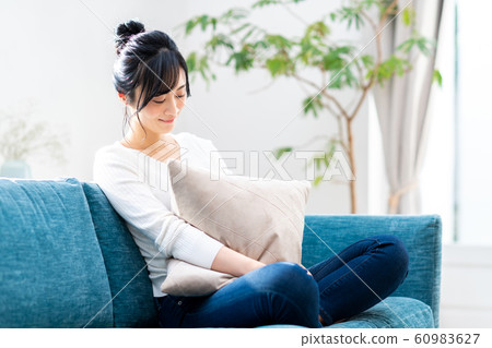 年輕的女士 年輕的女士 60983627