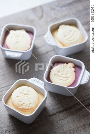 Sweet potato pudding and cookies 60988243