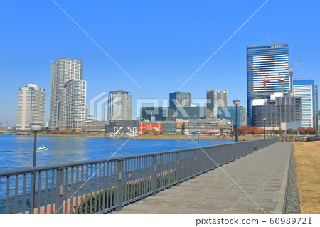 [Tokyo] Toyosu Tower apartment in sunny weather 60989721