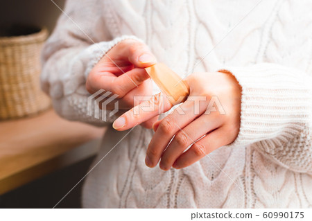Adhesive plaster for pregnant women 60990175