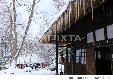 日本的冬天南會津的冬天西川平池村舊民房 日本的冬天南會津的冬天西川平池村舊民房 60991880