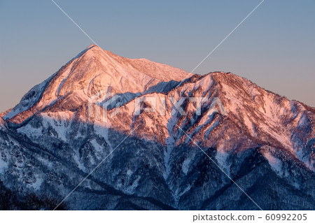Morgenrot of Mt.Takatsuma seen from Togakushi, Nagano City, Nagano Prefecture 60992205