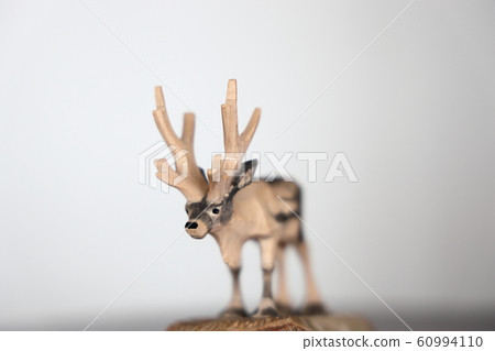 Wood carving reindeer 60994110