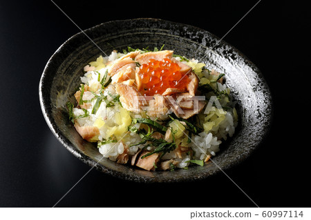 Salmon sushi 60997114