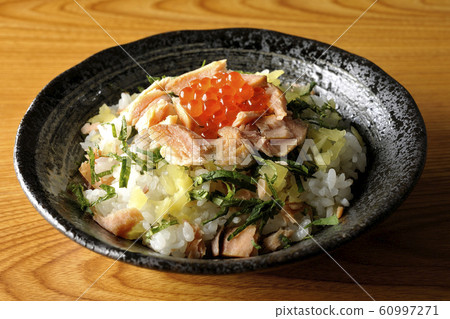 Salmon and how much leaflet sushi 60997271