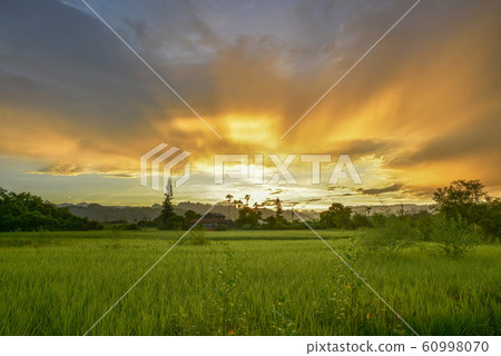 Sunset by the west, by the scenery of the countryside. Sunset by the west, by the scenery of the countryside. 60998070