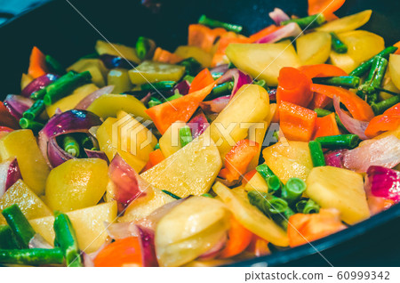 Closeup of stir-fry in wok with mixed vegetables 60999342