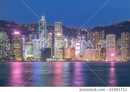 Hong Kong_Amazing night view of Central from the Avenue of Stars 61001712