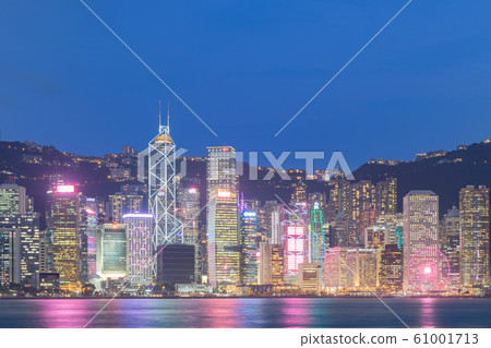 Hong Kong_Amazing night view of Central from the Avenue of Stars 61001713