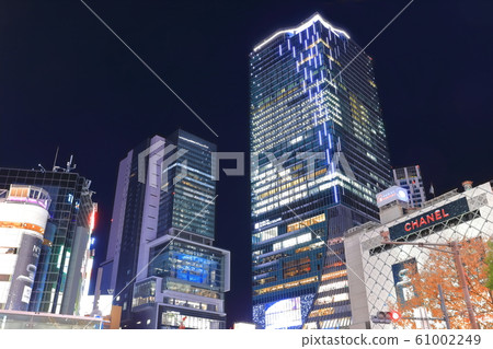 [東京]澀谷爭奪廣場和Hikarie的夜景 61002249