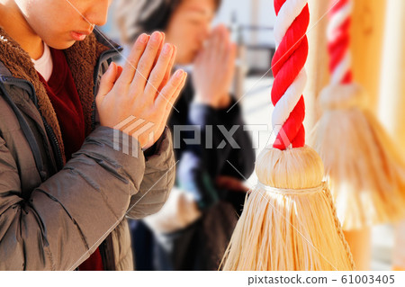 新年的訪問崇拜的神社 61003405