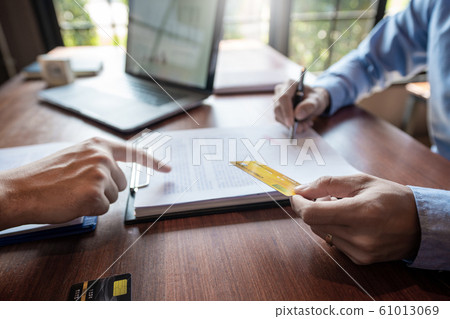 Financial Planning concept, investor colleagues 61013069