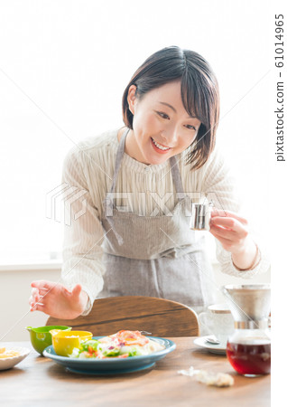 家庭主婦的生活方式餐 照片素材 圖片 圖庫