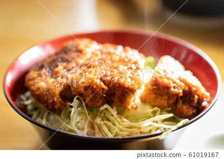 來源炸肉排碗 來源炸肉排碗 61019167
