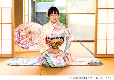 一個穿著和服的女人 61020655