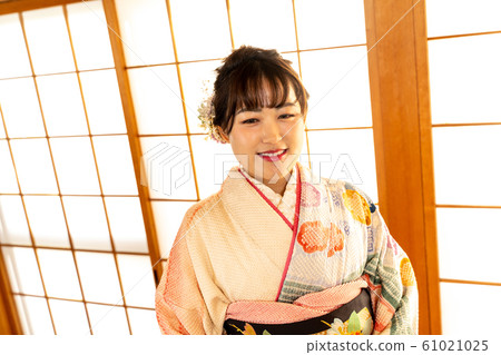 一個穿著和服的女人 一個穿著和服的女人 61021025