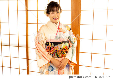一個穿著和服的女人 一個穿著和服的女人 61021026