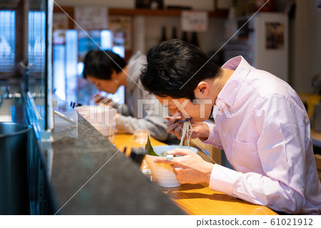 拉麵男人吃頓飯 61021912
