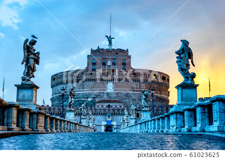 Sunrise over Ponte Sant'Angelo and Castel Sant'Angelo in Rome Sunrise over Ponte Sant'Angelo and Castel Sant'Angelo in Rome 61023625