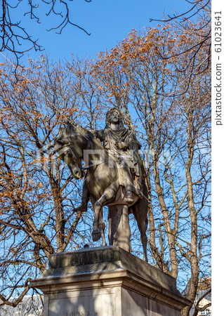 Statue of Louis XIII - Place des Vosges, Paris, 61023641