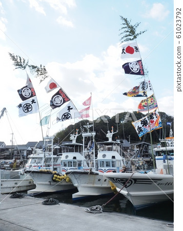 Scenery of Murotsu fishing port on New Year's Day Big fishing flag Scenery of Murotsu fishing port on New Year's Day Big fishing flag 61023792