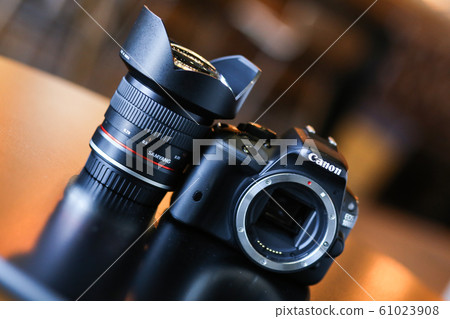 Professional Canon DSLR camera with Samyang Professional Canon DSLR camera with Samyang 61023908