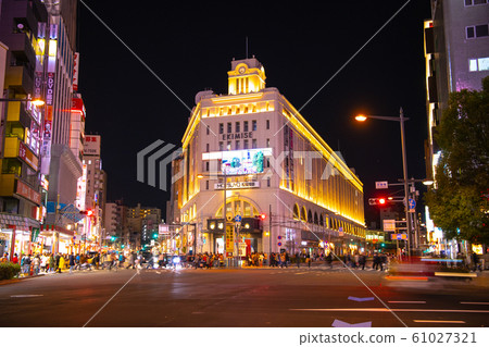 Tokyo cityscape in Japan: view of Tokyo and Asakusa (Asakusa Station), the first New Year holidays = January 1, 2020 Tokyo cityscape in Japan: view of Tokyo and Asakusa (Asakusa Station), the first New Year holidays = January 1, 2020 61027321