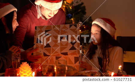 On Christmas Day, the happy family had a father On Christmas Day, the happy family had a father 61027731