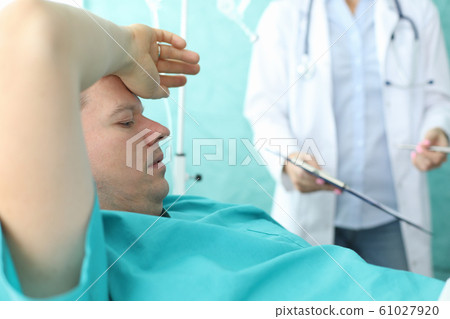 Nurse showing analysis results 61027920