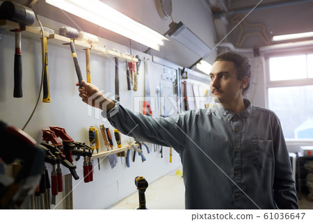 Man working in workshop 61036647