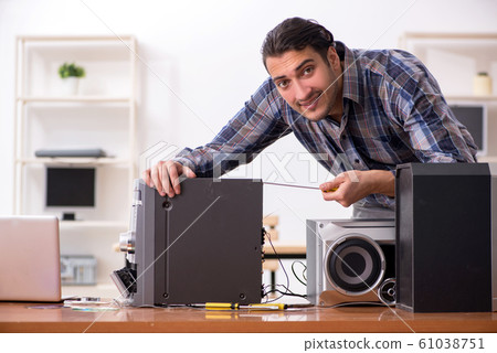 Young engineer repairing musical hi-fi system 61038751