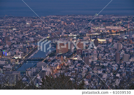 [梅山天文台的德島市（夜景）]德島縣德島市梅山鎮望加原 61039530