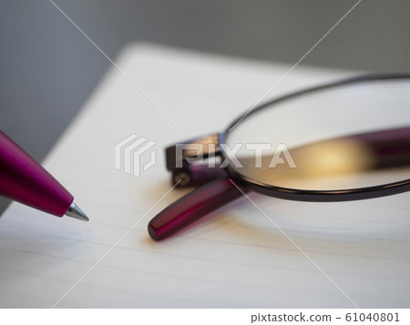 Business image · notebook · glasses · women Business image · notebook · glasses · women 61040801