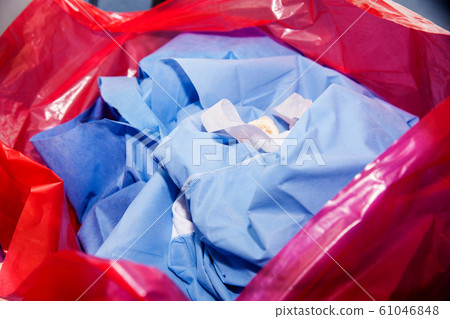 Biological risk waste disposed of in the red trash bag at a operating room 61046848
