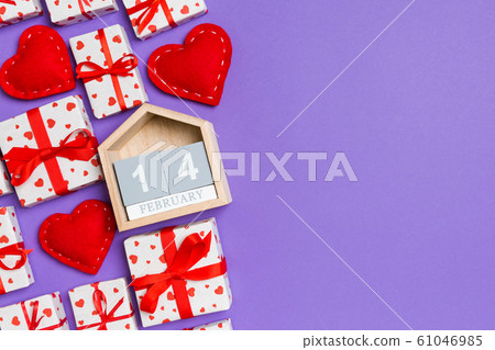 Top view of gift boxes, wooden calendar and red 61046985