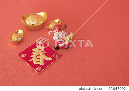 放在老木頭桌子的裝飾 放在老木頭桌子的裝飾 61047092