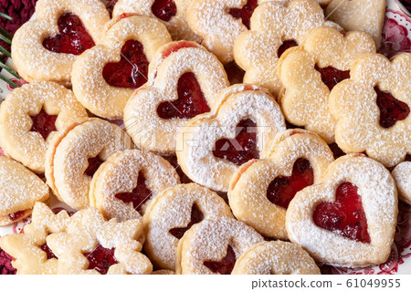 Traditional Linzer Christmas cookies filled with marmalade 61049955