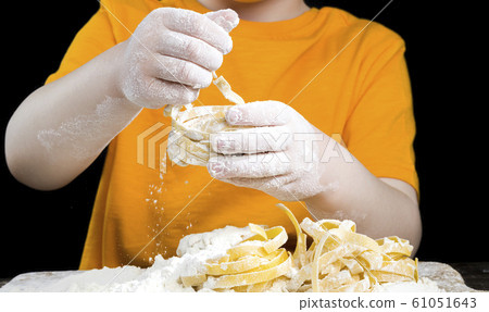 wheat flour pasta 61051643