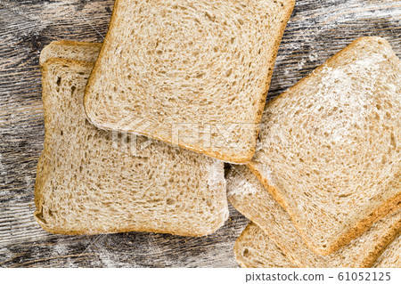 sliced fresh bread 61052125