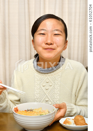 Girl eating New Year's Eve Soba (New Year's Eve) 61052704