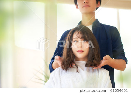 美髮沙龍的女人 61054601