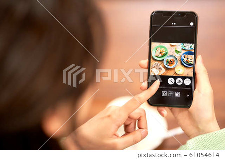 A woman looking at a lunch photo 61054614