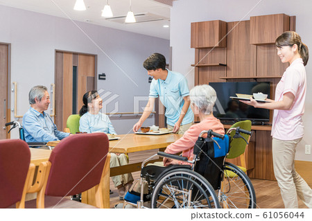 保姆，養老院，自助餐廳，餐飲 61056044