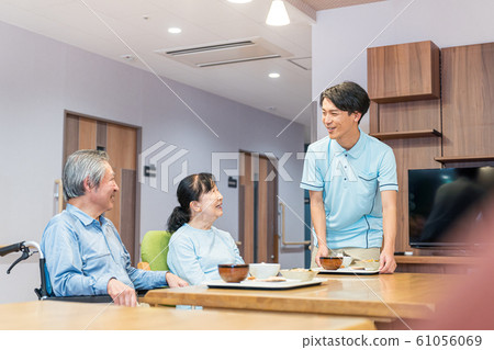 保姆，養老院，自助餐廳，餐飲 61056069